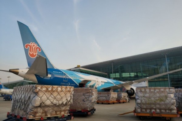 Hubei sends medical supplies to New York